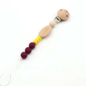 Supporto per ciuccio in legno progettato su misura con perline in Silicone e catena per bambini 0-12 mesi - Product Image 5