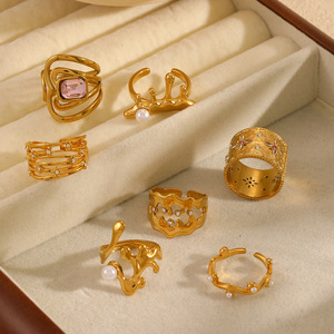 แหวนไทเทเนียมสไตล์ฝรั่งเศสย้อนยุค ลายฉลุ ชุบทอง 18K ประดับเพชร ดีไซน์ดอกไม้ เหมาะสำหรับใส่ทุกวัน - Product Image 3