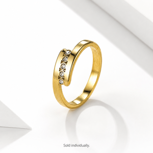 แหวนหินห้าเม็ด สแตนเลสสตีล ชุบทอง 14K แบบสุญญากาศ เครื่องประดับสีทอง - Product Image 1