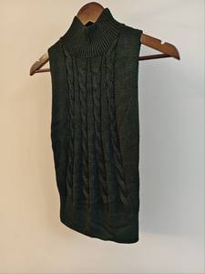 Luxurious Emerald Green Cable Knit <b>Silk</b> <b>Sleeveless</b> High-Neck <b>Top</b> with - Product Image 4