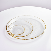 Assiettes de présentation en verre texturées à bord doré, idéales pour les mariages et les réceptions – Nouveauté très prisée
