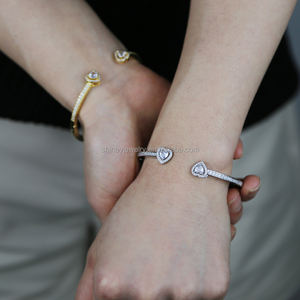 Braccialetto aperto regolabile in <span class=keywords><strong>oro</strong></span> per donna braccialetto di moda <span class=keywords><strong>con</strong></span> gled Bling <span class=keywords><strong>cuore</strong></span> cubico zirconi gioielli eleganti - Product Image 3