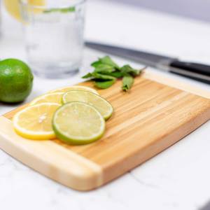 Planche à découper en bambou légère bicolore, portable, facile à ranger, anti-fissures, antidérapante, indispensable pour la cuisine à domicile - Product Image 3
