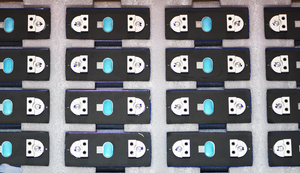 2025 класс, батарея для хранения солнечной энергии Eve Lf280K, 8000 цикл V3, двухполюсное соединение 3,2 В, литиевая батарея Lifepo4 280Ah 300Ah 310Ah - Product Image 4