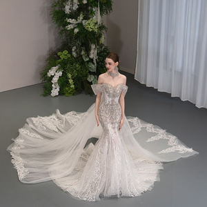 Robe de mariée moderne Gt101 style sirène, avec perles et traîne chapelle, pour soirée formelle ou événement. - Product Image 1