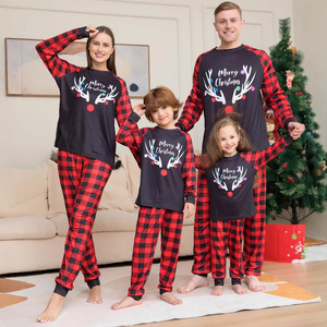 Pigiami Natalizi Coordinati per Famiglia con Stampa a Maniche Lunghe per Uomo e Donna, Vendita all'Ingrosso - Product Image 6