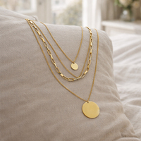 Collier tendance pour femme en acier inoxydable plaqué or 18 carats avec pendentif rond multicouche et chaîne à maillons pour soirée