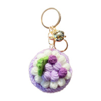 Porte-clés pendentif en peluche au crochet en forme de gâteau, style alimentaire réaliste, moderne et minimaliste, orange et raisin, breloque de sac, cadeau d'anniversaire idéal pour