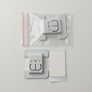 1パックプラスチック製子供用ホームベビー用粘着キャビネット冷蔵庫キャッチ冷凍庫ドアラッチ挟み込み防止安全冷蔵庫用 - Product Image 1