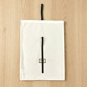 Sac de protection en satin blanc personnalisé avec logo, écologique, durable, pour emballage cadeau, sac à poussière recyclable, taille personnalisée, pour perruques et accessoires de sacs à main - Product Image 4