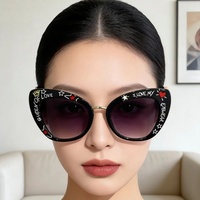 Lunettes de soleil pour femmes, style punk, monture œil-de-chat, monture intégrale, style européen et américain - Polyvalentes pour l'extérieur avec protection UV