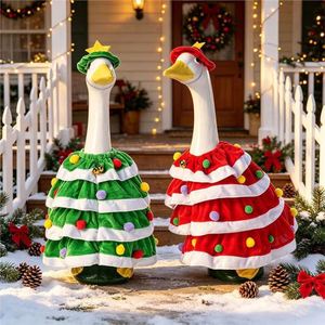 Disfraz de Ganso Navideño para Decoración de Patio - Conjunto de Capa y Sombrero de Poliéster de Cuatro Capas Rojo/Verde de 23 Pulgadas, Marca WPET - Product Image 1