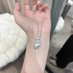 Collar de Plata de Ley S925 con Mariposa de Diamantes, Diseño de Nicho de Ojo de Caballo de Alto Contenido de Carbono, Collares de Perlas de Alta Gama para Mujer - Product Image 1