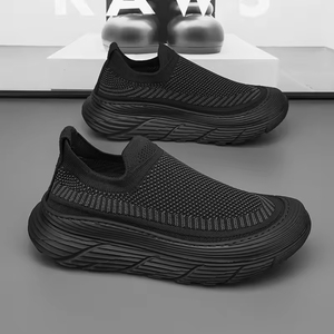 Chaussures de course noires unies pour hommes, à enfiler, en maille respirante, à bout rond, avec semelle extérieure en caoutchouc et semelle intermédiaire en EVA, pour toutes les saisons - Product Image 1