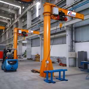 Almacén industrial con sistema de grúa giratoria montada en pilares y equipo de manejo de materiales con montacargas eléctrico para operaciones de fábrica - Product Image 1