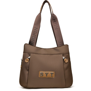 กระเป๋าสะพายข้างดีไซน์ใหม่ทันสมัย คุณภาพสูง ทำจากไนลอน กระเป๋าสะพายไหล่ลำลอง กระเป๋าถือหรูหราสำหรับผู้หญิง - Product Image 1