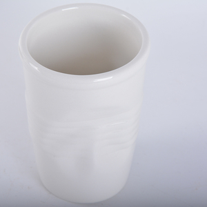 Tasses en céramique froissées, récipients à boire uniques et élégants - Product Image 3