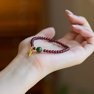 สร้อยข้อมือหินโกเมนธรรมชาติ สร้อยข้อมือคริสตัลโกเมน ดีไซน์เรียบง่ายแบบจีน สร้อยข้อมือทำมือสำหรับผู้หญิ<span class=keywords><strong>ง</strong></span> เครื่อ<span class=keywords><strong>ง</strong></span>ประดับ - Product Image 4