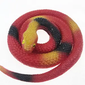 Commercio all'ingrosso 68cm FUN WORLD simulazione realistica serpente di gomma realistico vero giocattolo spaventoso scherzo Party scherzo Halloween spoof Toy Snake