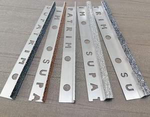 Perfil Decorativo de Metal Dorado Brillante de 2.5m, Tira Plana de Aleación de Aluminio para Decoración de Paredes de Baño - Product Image 3