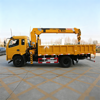 Grue hydraulique montée sur camion de 4 tonnes, norme Euro 6, poids propre de 1350 kg, rotation à 360 degrés pour la manutention de marchandises urbaines