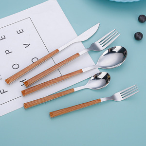 Ensemble de couverts minimalistes en acier inoxydable |   Couteau à steak, fourchette et cuillère avec manche en imitation bois pour la maison, la cuisine et les restaurants - Product Image 3