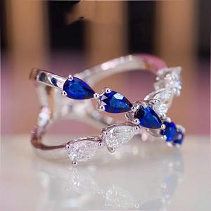 Anello da Donna Q299 in Oro Bianco con Diamanti e Zaffiro Blu Taglio a Pera, Gioiello di Fidanzamento con Diamanti Naturali - Product Image 1