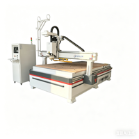 Machine de fraisage CNC ATC haute précision YN2130 1325 1530 avec changeur d'outils automatique pour la fabrication de portes d'armoires et de meubles en bois