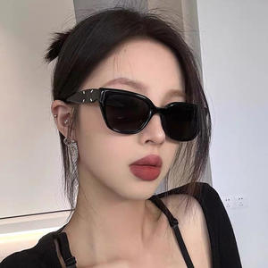 ใหม่จีเอ็ม เรโทร แคทอายแว่นกันแดดกรอบพีซีสีดำเลนส์เอซี ยูวี 400 แฟชั่นอินเทรนด์ป้องกันแสงแดดสำหรับผู้หญิงและผู้ชาย - Product Image 1