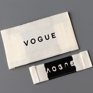 Tùy Chỉnh 3D <span class=keywords><strong>Logo</strong></span> Ren Tag Sắt Trên Nhiệt Báo Chí Gấp Cao Su Satin Kích Thước Cổ Dệt Nhãn Cho Quần Áo - Product Image 2