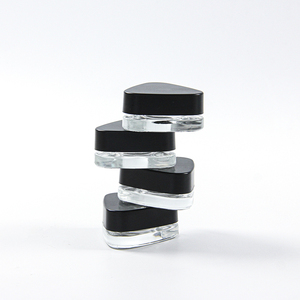 Prix usine <span class=keywords><strong>Triangle</strong></span> 9g Pot de concentré transparent Petit pot en verre concentré à l'épreuve des enfants à fond triangulaire - Product Image 2