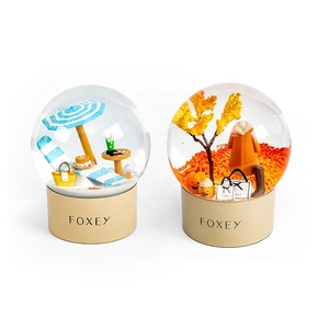 Logo Thương Hiệu Sang Trọng Quả Cầu Tuyết Tùy Chỉnh Hạt Charm Nhựa Resin Hình Tròn Quả Cầu Tuyết Bằng Kính Bền Để Làm Quà Tặng Kỷ Niệm - Product Image 4