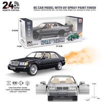 Voiture télécommandée 2,4 GHz avec fonction de pulvérisation, 7 canaux, lumières et sons, portes ouvrables, rechargeable par USB, pour enfants et adultes