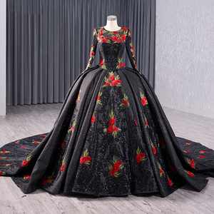 Vestido de Gala Formal Vintage Negro con Flores Estilo Imperio para Quinceañera, Talla Grande, con Cola Capilla y Encaje, Modelo 241038 - Product Image 2