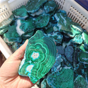 Tranches de malachite verte, pierre énergétique DIY, pierre précieuse de poche polie, technique de gravure à la main - Product Image 2