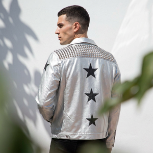 Blouson de <span class=keywords><strong>motard</strong></span> en similicuir argenté personnalisé à faible MOQ avec rivets métalliques et clous OEM – Blousons en cuir pour moto - Product Image 2