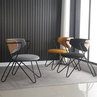 Ensemble table à manger et chaises de luxe nordique Chaises de dîner en métal au design moderne avec dossier souple pour la maison ou l'hôtel Café