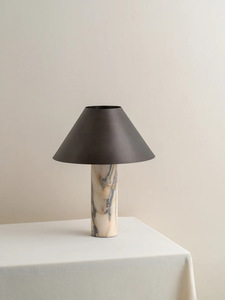 Lámpara de Mesa Moderna de Diseño Italiano con Base de Mármol y Pantalla Metálica, Decorativa para Sala de Estar, Dormitorio, Hotel, Oficina, Lámpara de Escritorio de Lujo para Mesa de Noche - Product Image 1