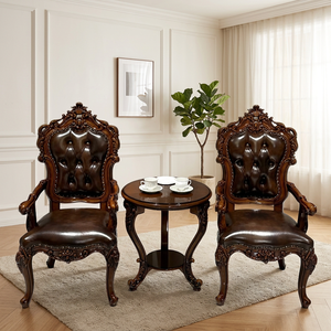 Fauteuil en bois rembourré en cuir de style victorien avec détails sculptés et table d'appoint assortie pour ensemble de meubles de salle à manger - Product Image 2