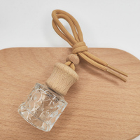 Diffuseur de parfum pour voiture de luxe en gros, diffuseur d'air suspendu, flacon avec bouchon à vis, diffuseur de roseaux en verre