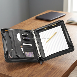 Nueva Carpeta Personalizada ADORA de 4 Anillas con Bolsillo para Documentos, Cierre de Cremallera y 3 Bolsillos para Tarjetas - Product Image 3