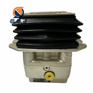用于神钢SK200-8 SK250-8 SK220-8 SK210-8挖掘机的先导脚踏板控制阀YN30V00105F2 YN30V00105F1制动阀 - Product Image 1