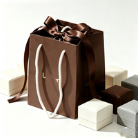 Tas Kertas Kemasan Belanja Kertas Kado Perhiasan Karton Mewah Premium dengan Logo Merek Cetak Khusus untuk Dompet Kalung Parfum
