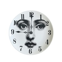 Assiette en céramique pour décoration murale de salon, motif visage humain, idéale pour la maison et comme présentoir à bijoux de bureau, disponible en import.