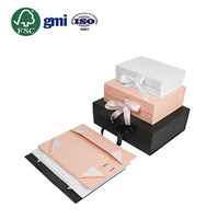 Papier d'emballage magnétique pliable de luxe personnalisé FSC cosmétiques vêtements boîte-cadeau à clapet magnétique avec poignée en ruban