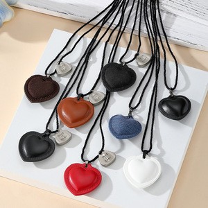 Collar de cuero con forma de corazón para mujer, cadena para suéter, accesorio de moda, colgante multicolor, joyería, collares largos - Product Image 1