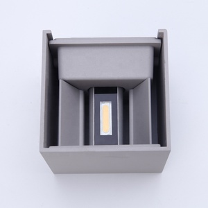 ไฟติดผนัง LED ทรงลูกบาศก์ ปรับได้ กันน้ำ IP65 ขนาด 100 มม. 12 วัตต์ สำหรับสวนภายนอกอาคาร โครงอะลูมิเนียม  Ra90 กระจกนิรภัยกระจายแสงขึ้น/ลง - Product Image 2