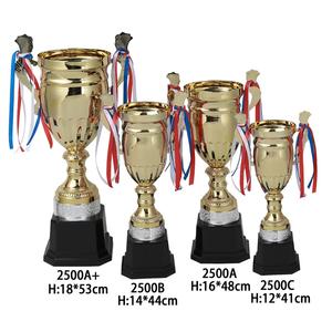 Trophée de football de style couronne, prix de vente chaud, <span class=keywords><strong>coupe</strong></span> du monde sportive, artisanat scolaire populaire américain pour les récompenses, trophée en métal - Product Image 1