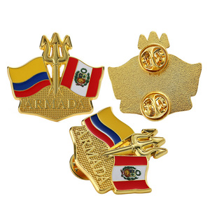 Pin de Solapa Esmaltado Chapado <span class=keywords><strong>en</strong></span> Oro, Aleación de Zinc Metálica, Tridente 3D <span class=keywords><strong>en</strong></span> Relieve, Bandera Doble de Colombia y Perú, Pins Personalizados con Logotipo Metálico para Souvenir - Product Image 1