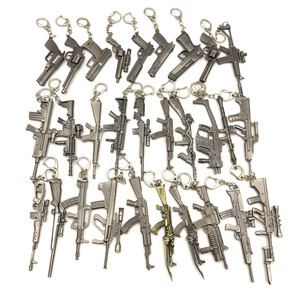 Chaveiro de metal para jogos, arma retrô p92 98k ak47, brinquedo de presente para meninos e meninas, arma em formato de arma
